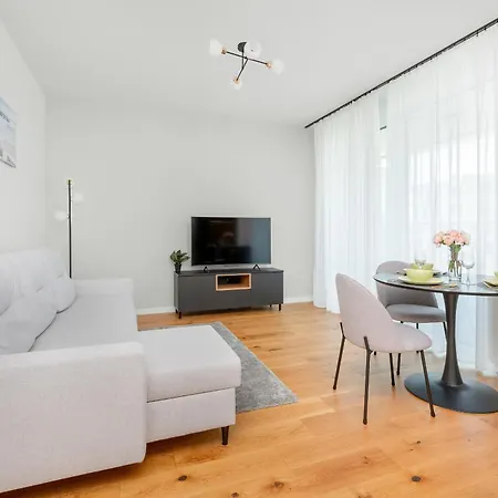 Na 15 Pietrze Z Widokiem Na Zatoke W Gdyni I Parkingiem By Renters Gdynia